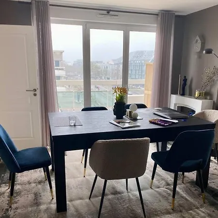 Apartament Climatise 3 Etoiles T3 Chic A Avec Billard Et Terrasse